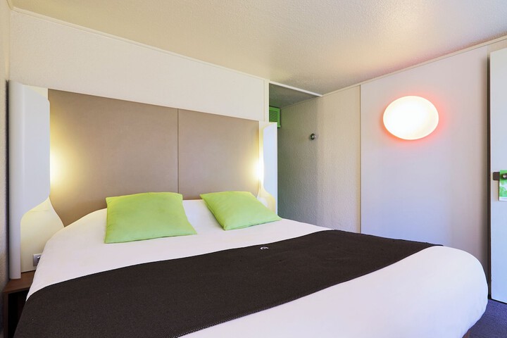Room 6 of 61