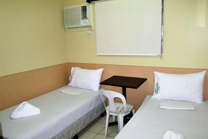 Room 5 of 42