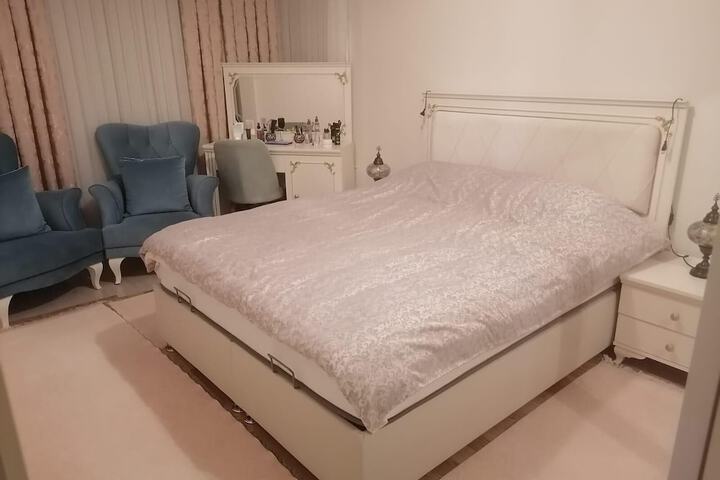 Room 6 of 17