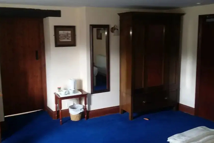 The Bell Country Inn