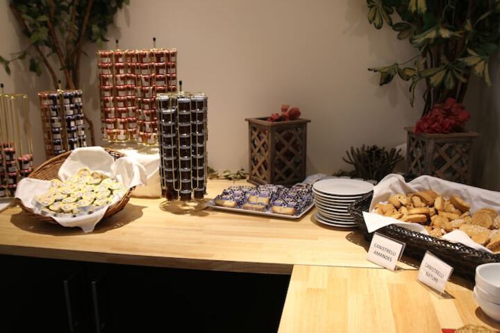 Breakfast/Coffee Service 40 of 77