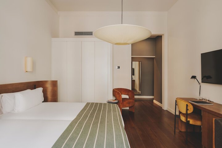 Room 14 of 153