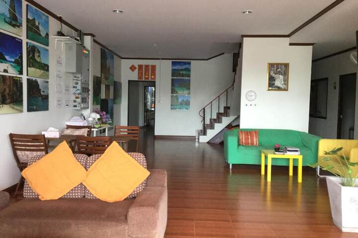 Room 32 of 59