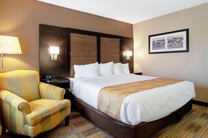 1 King Bed Accessible (14 of 14)