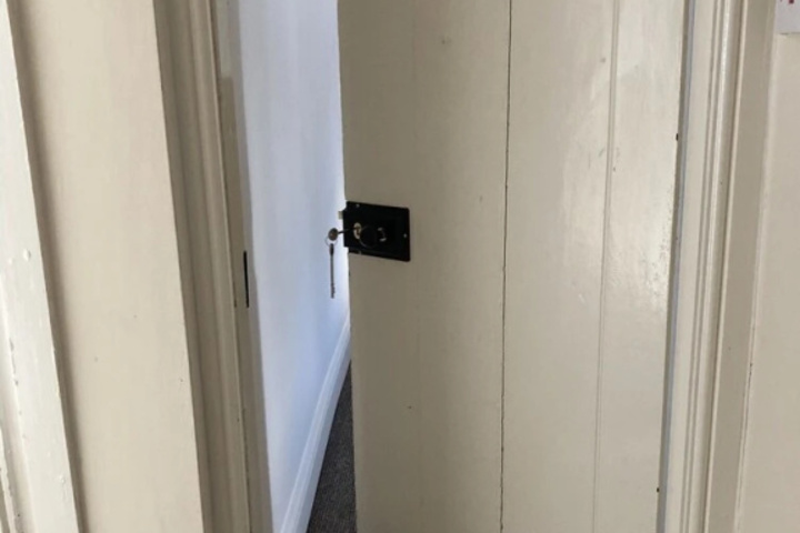 Room 7 of 9
