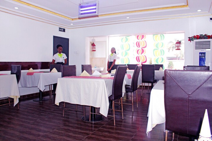 Dining 75 of 93