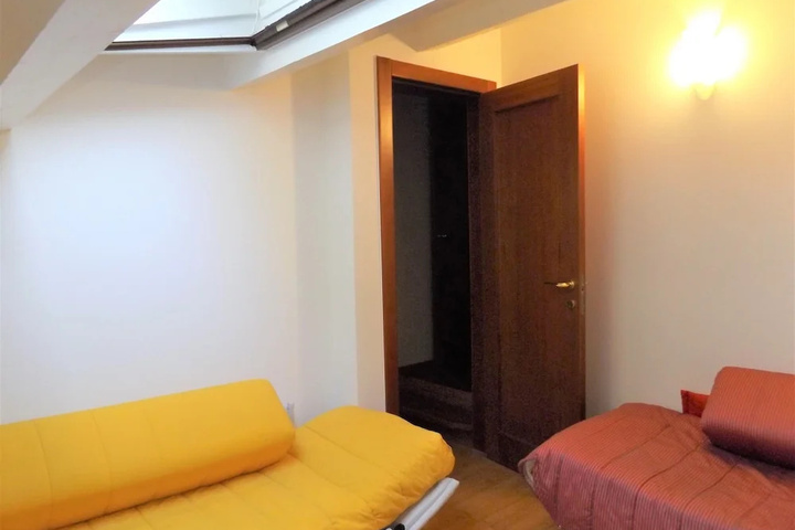 Room 2 of 17