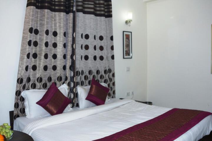 Room 2 of 5