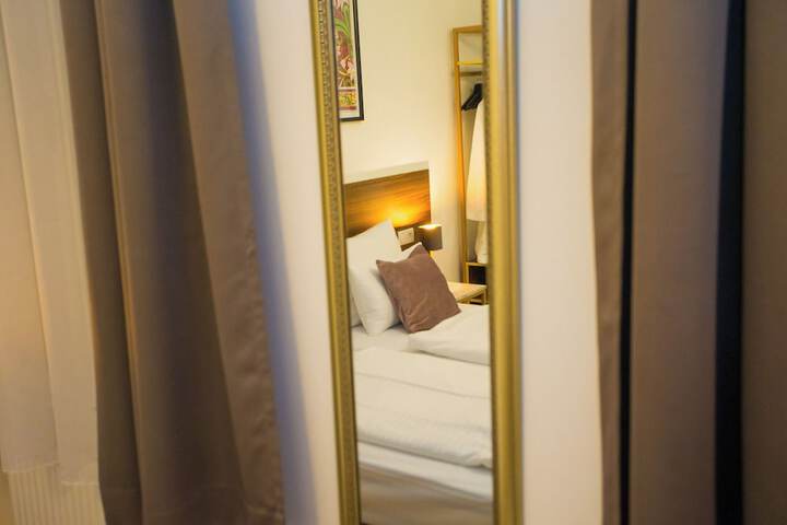 Room 15 of 29