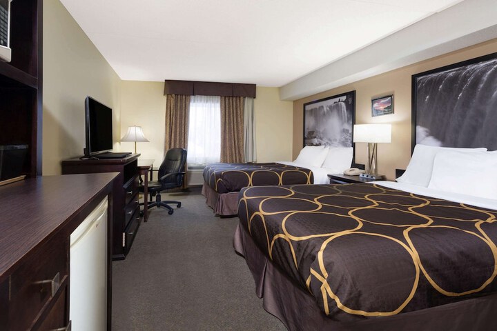 2 Queen Beds (15 of 18)