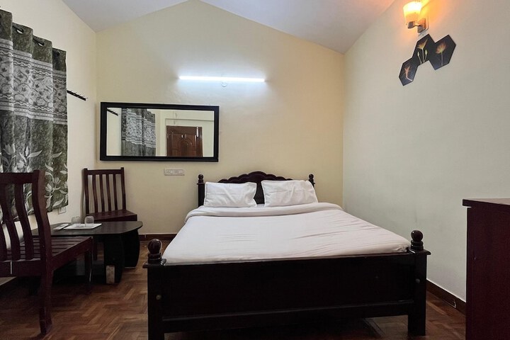 Room 4 of 18