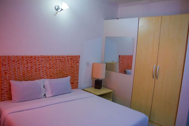 Room 12 of 34
