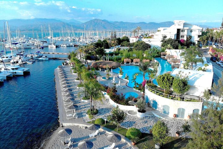 Exterior of Yacht Classic Hotel - Boutique Class