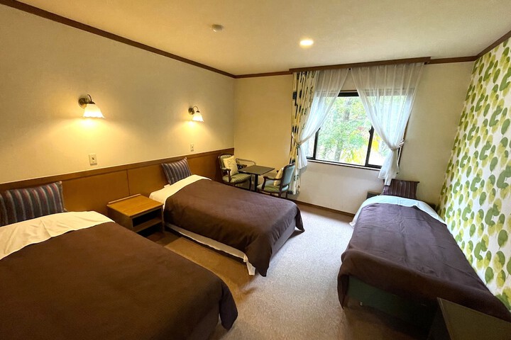 Room 13 of 40