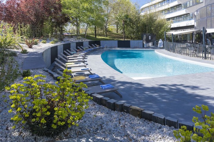 Pool 144 of 278