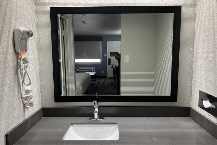 Room 27 of 36