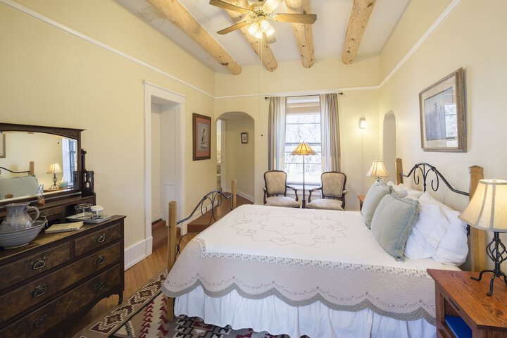 Room 4 of 35