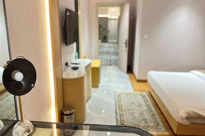 Room 9 of 27
