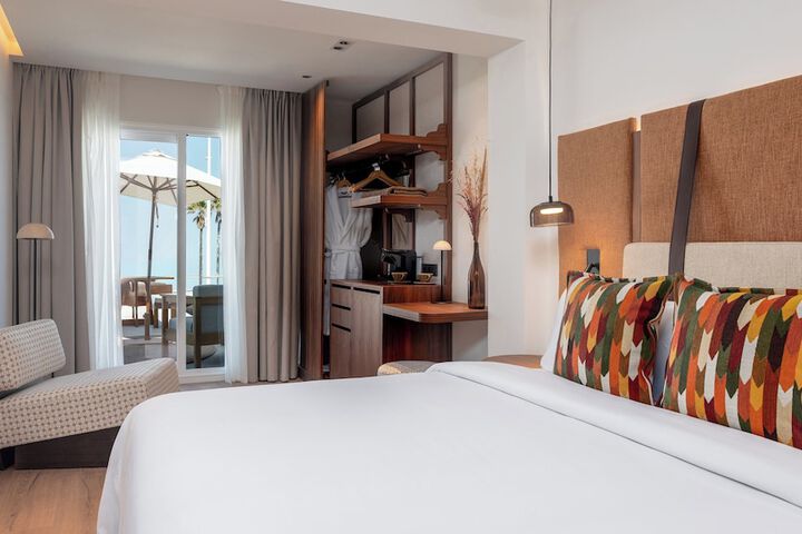 Room 3 of 62