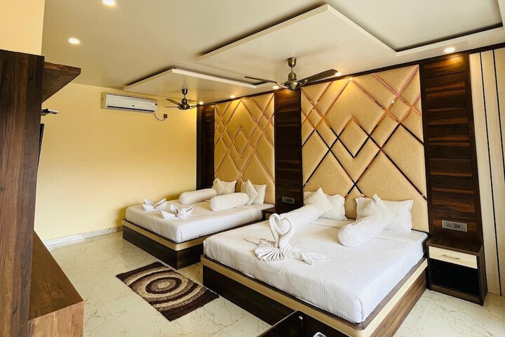 Room 3 of 117