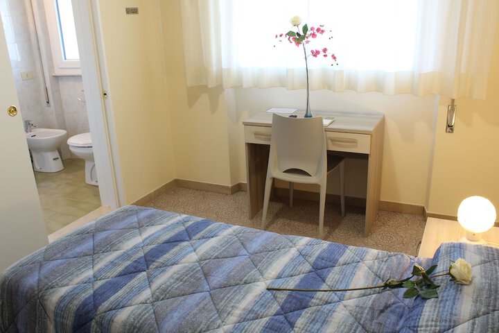 Room 26 of 136