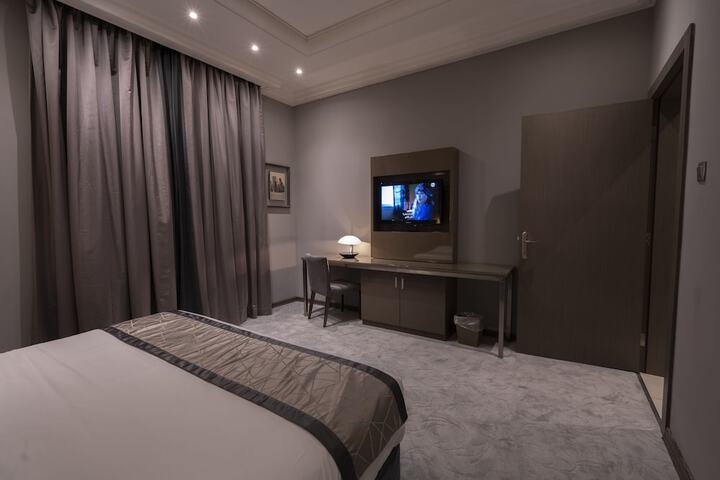 Room 12 of 40
