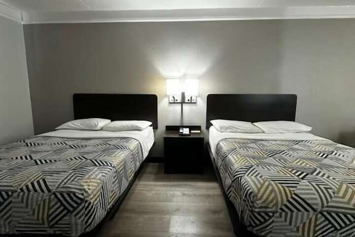 Double Deluxe King Bed (4 of 7)