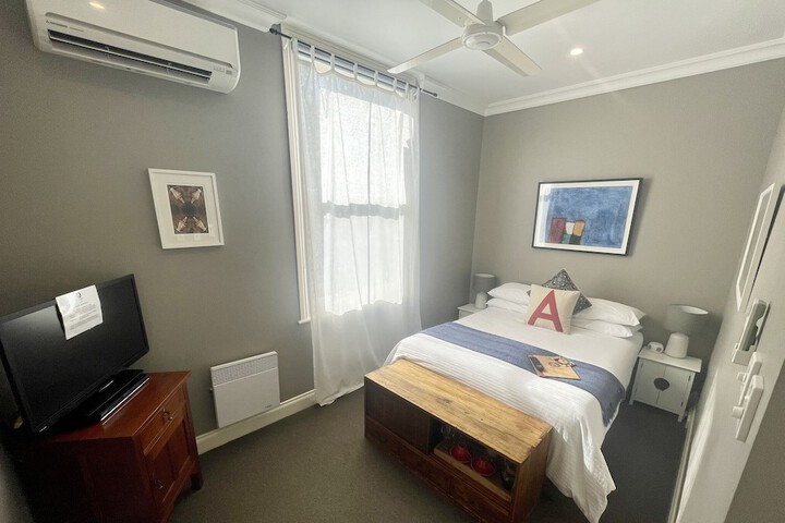Room 52 of 151
