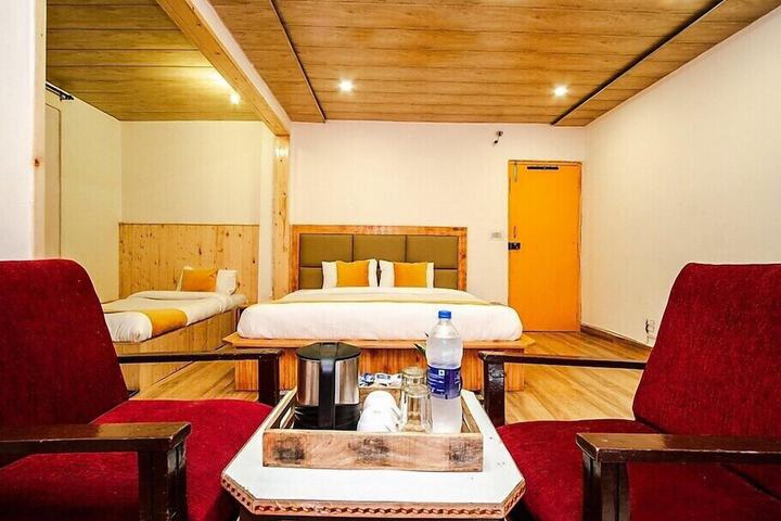 Room 4 of 8