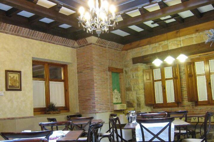 Dining 54 of 160