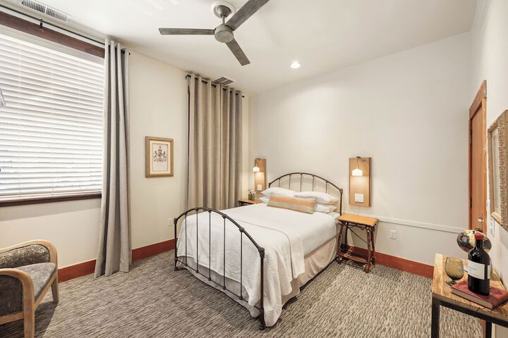 Room 8 of 113