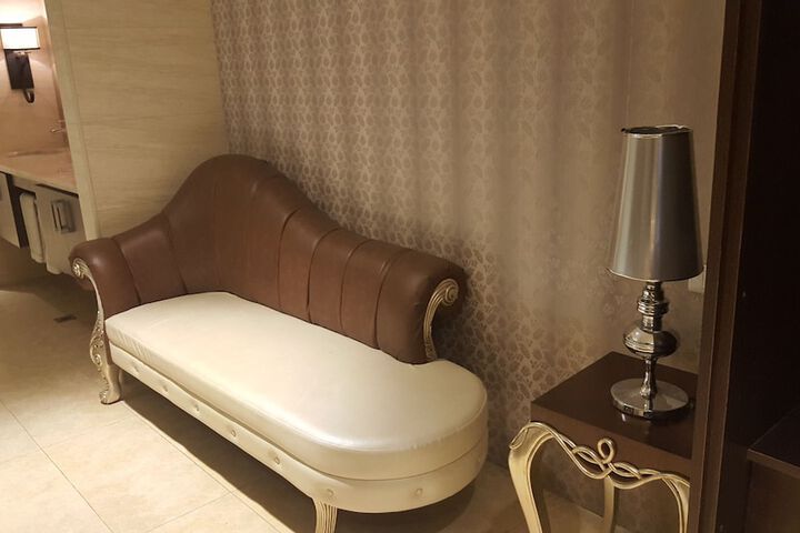 Room 65 of 139