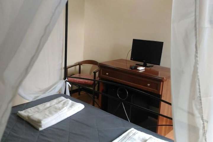 Room 11 of 24
