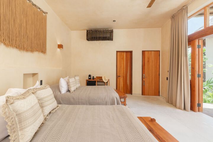 Room 35 of 159