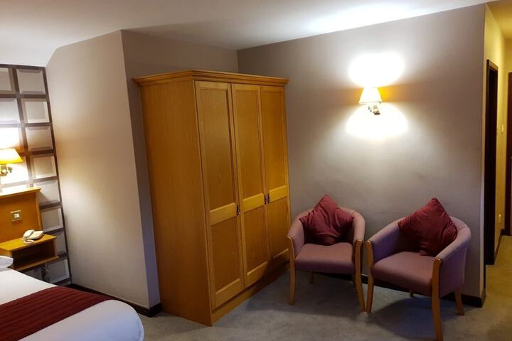 Room 9 of 13