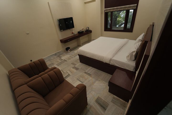Room 6 of 34