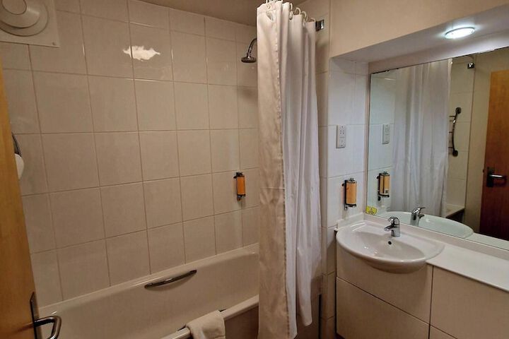 Room 15 of 16