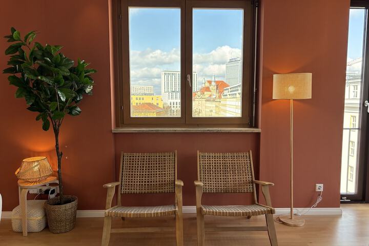 Room 93 of 147