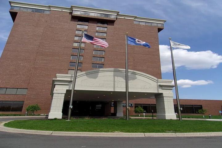 Doubletree by Hilton Minneapolis North