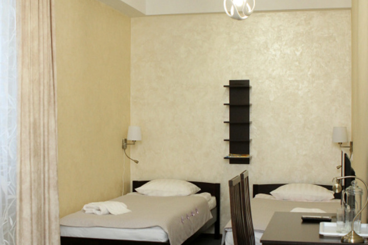 Room 4 of 13