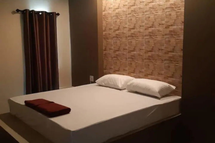 Room 4 of 9