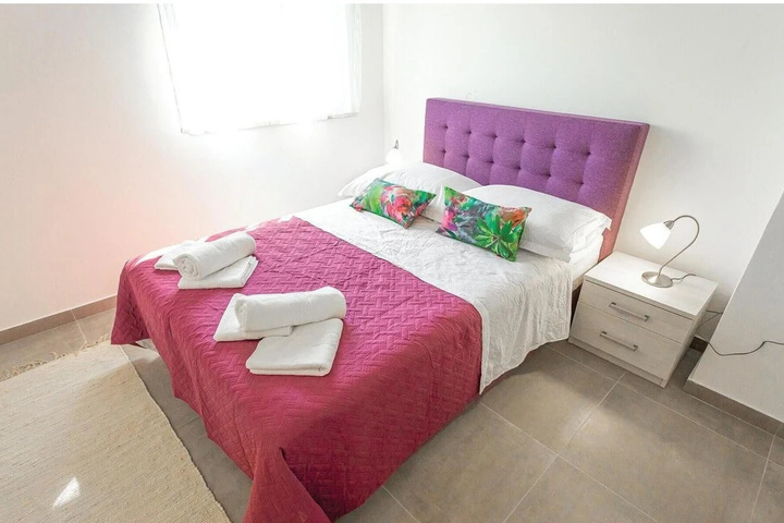 Stunning Home in Milna With 6 Bedrooms Wifi and Outdoor Swimming Pool