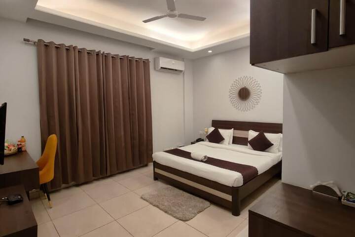Room 6 of 15