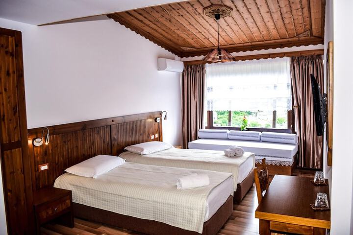 Room 10 of 68