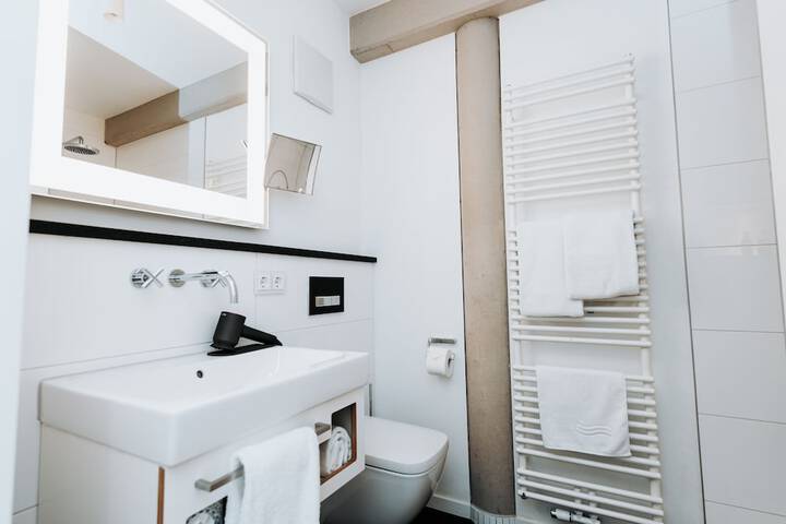 Room 52 of 75