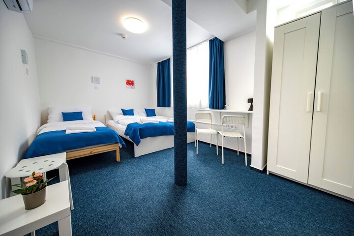 Room 9 of 27