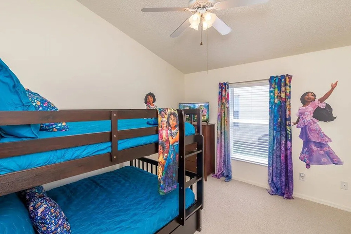 Room 6 of 28