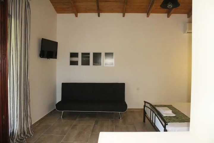 Room 5 of 10