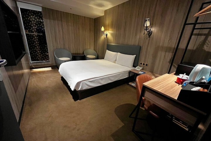 Room 16 of 36