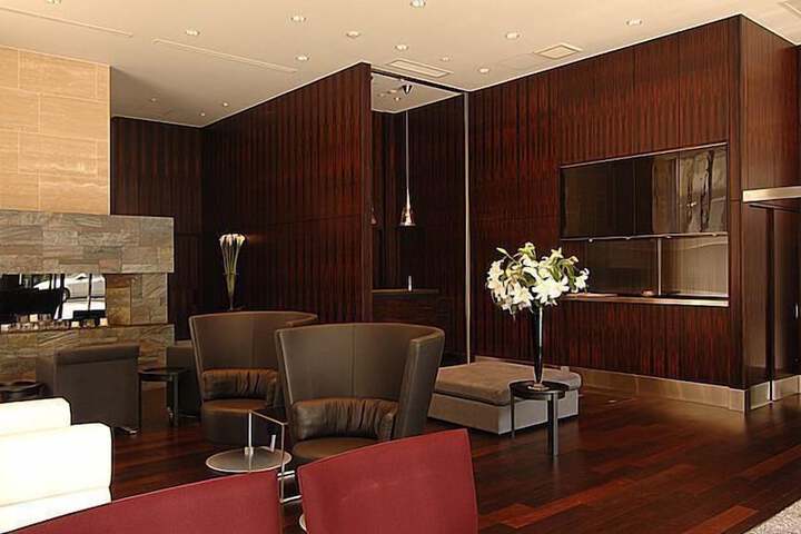 Entrance & Lobby